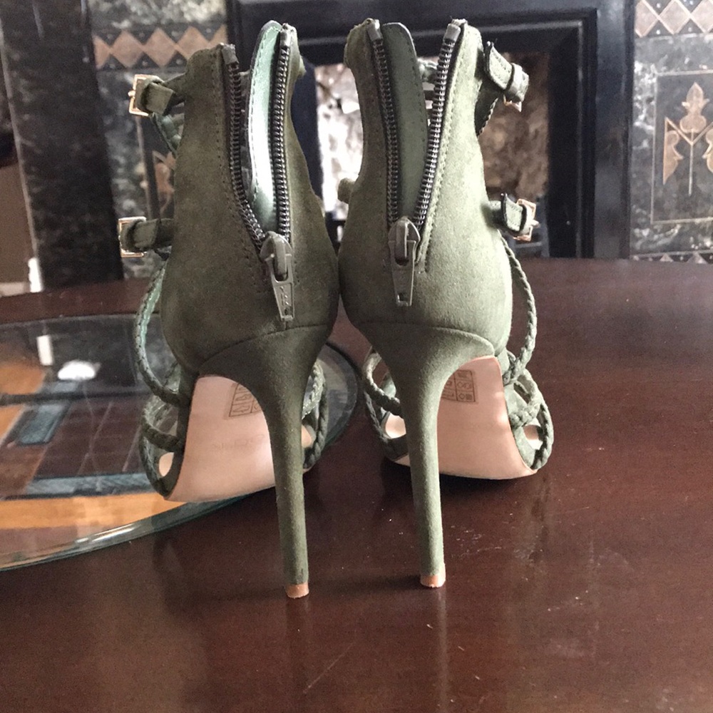 Pumps - Picture 3 of 5